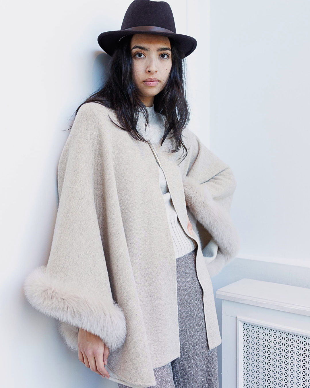 Fur-Trim Sleeve Knit Cape