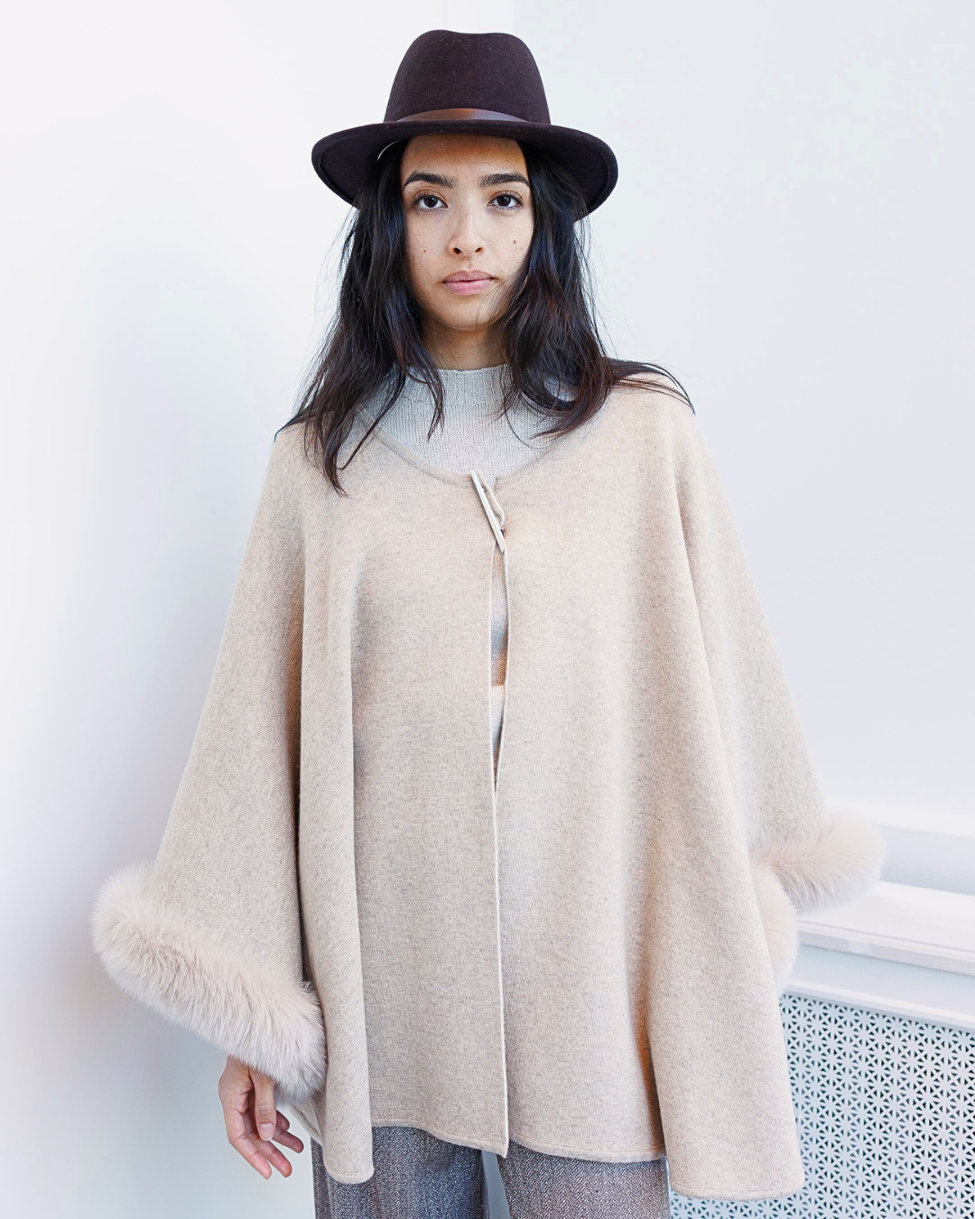 Fur-Trim Sleeve Knit Cape