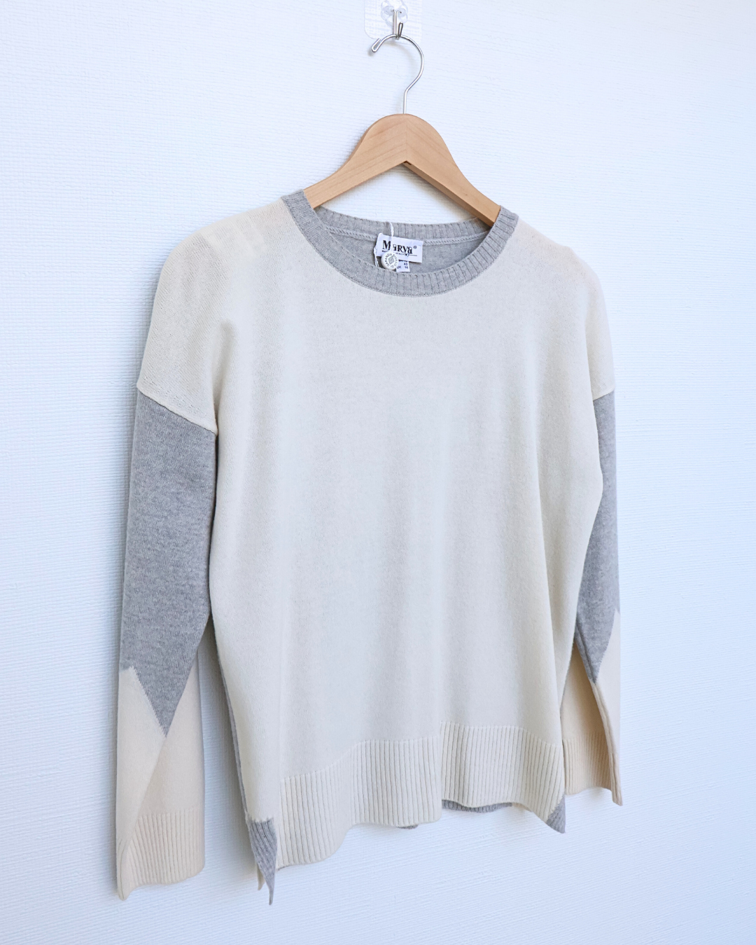 Colour-Block Lightweight Knit Sweater